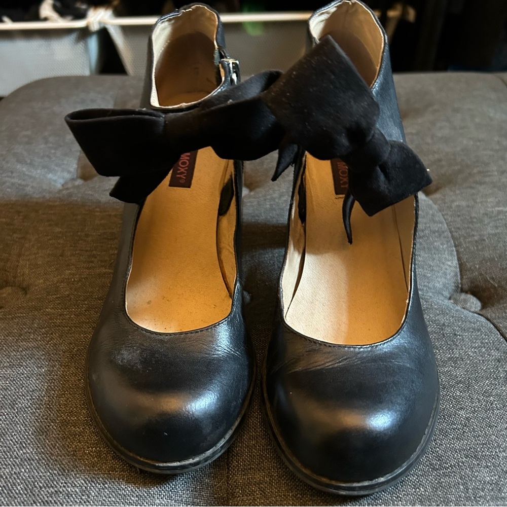 Mojo Moxy Black Booties with Smooth Leather Finish